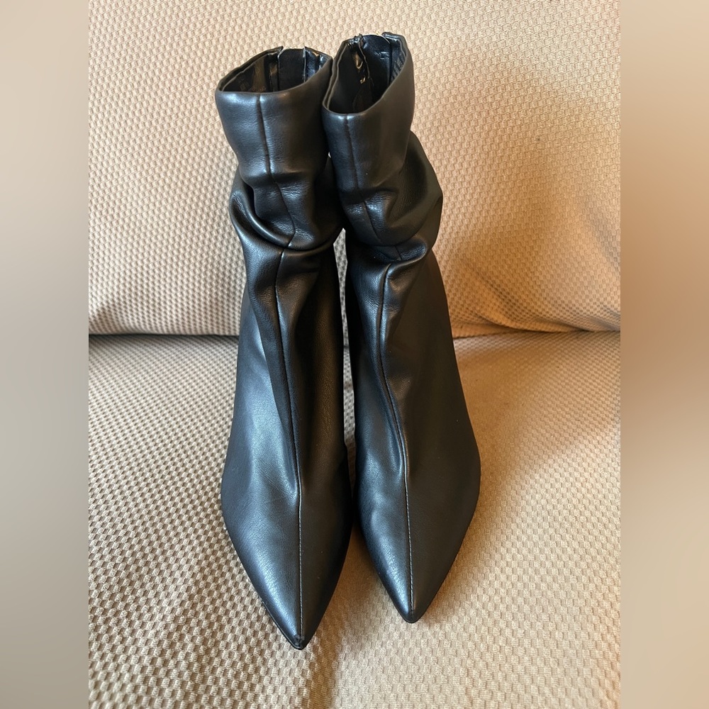 Jessica Simpson, Size 8M, 38 1/2 New with out Tag or Box